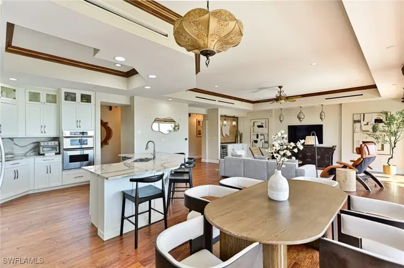Picture of 909 10Th St S 203, Naples FL 34102