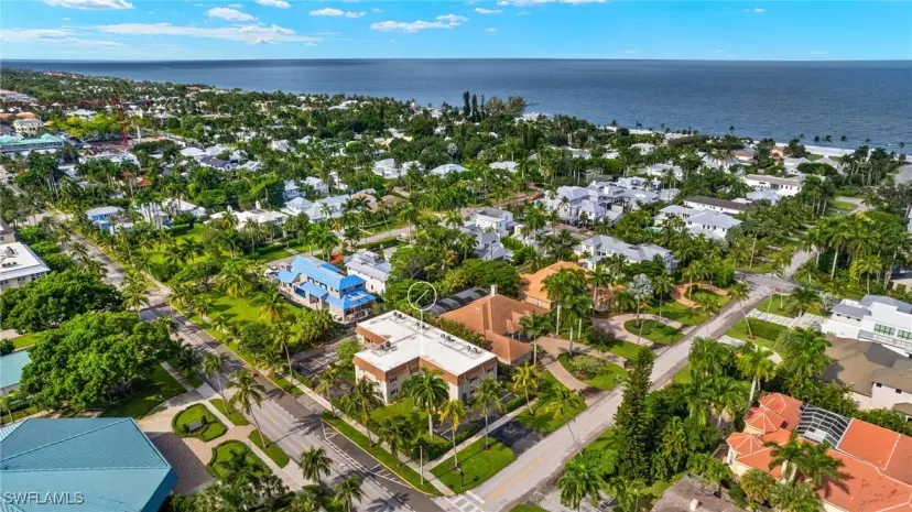 Picture of 940 3Rd St S 203, Naples FL 34102