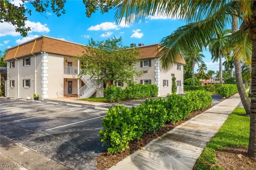 Picture of 940 3Rd St S 203, Naples FL 34102
