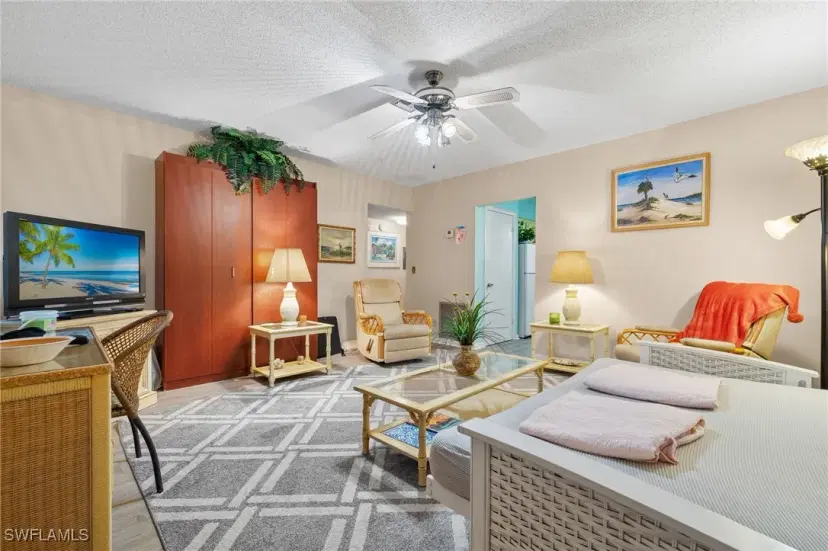 Picture of 940 3Rd St S 203, Naples FL 34102