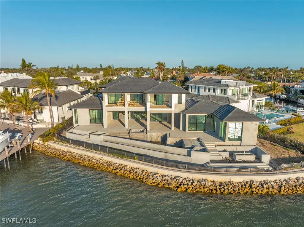 Picture of 1640 Dolphin Ct, Naples, FL 34102
