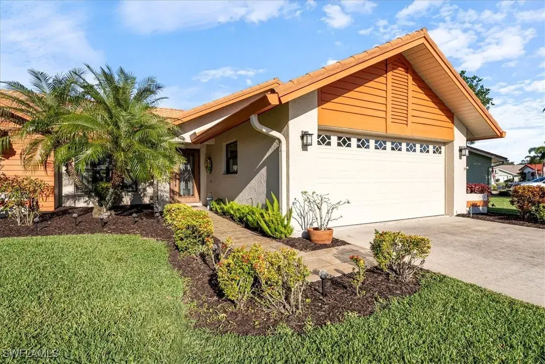Picture of 12725 Inverary Cir, Fort Myers, FL 33912