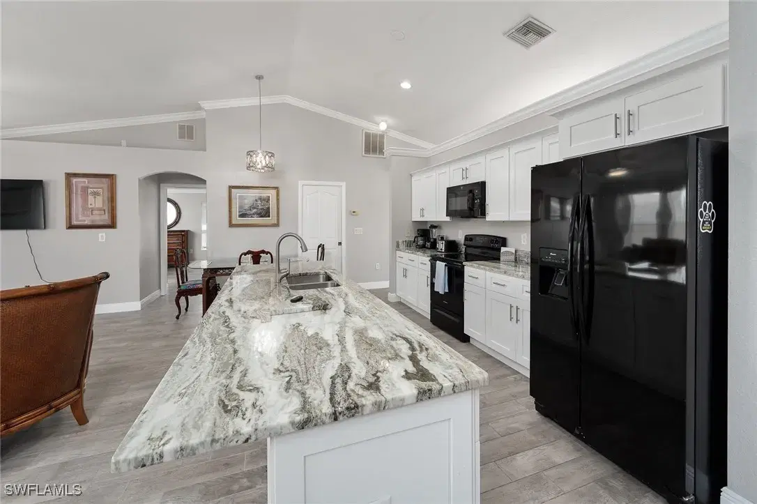 Picture of 1001 NE 39Th Ter, Cape Coral, FL 33909
