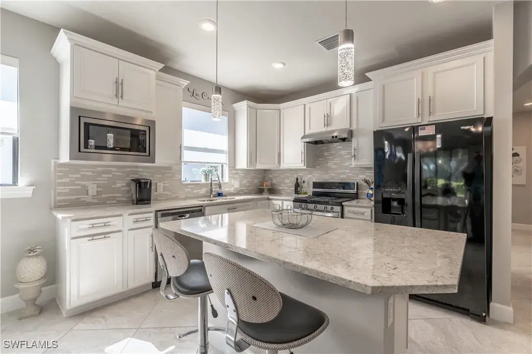 Picture of 7686 Jacaranda Ln, Naples, FL 34114