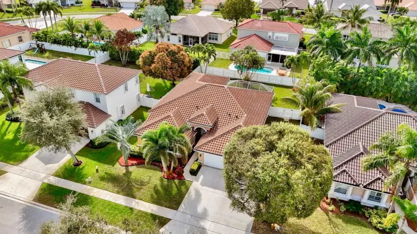 Picture of 5568 Lake Shore Village Circle, Lake Worth FL 33463
