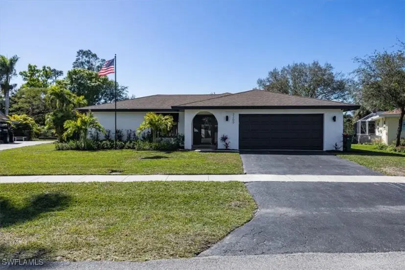 Picture of 2200 Poinciana Dr, Naples FL 34105