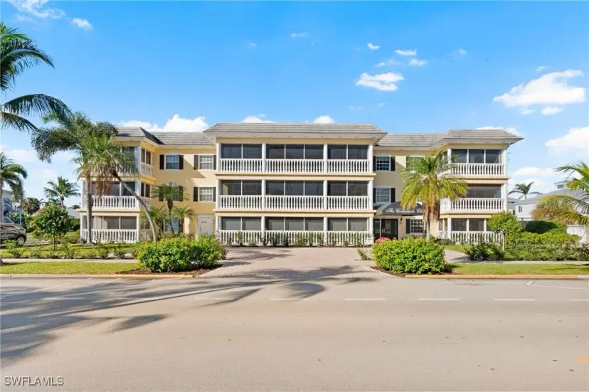Picture of 666 3Rd St S 104, Naples FL 34102