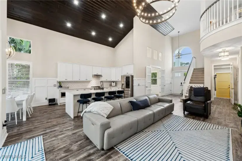 Picture of 2405 Leafshine Ln, Naples FL 34119