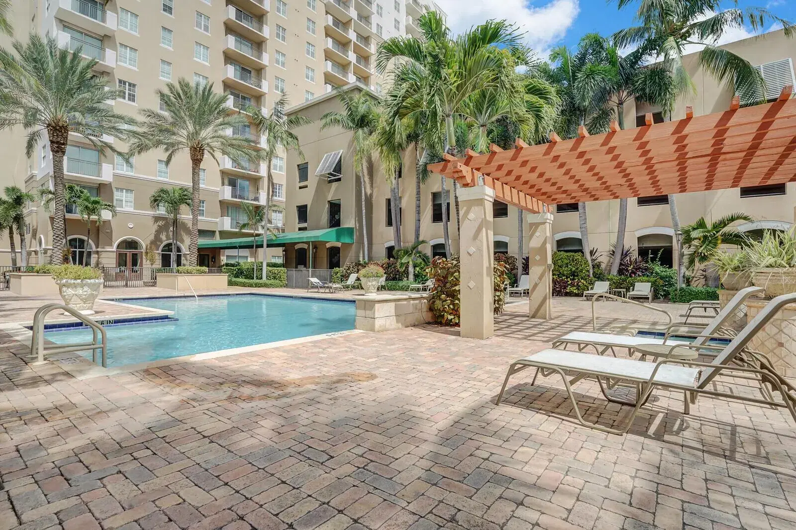 Picture of 616 Clearwater Park Road 307, West Palm Beach, FL 33401