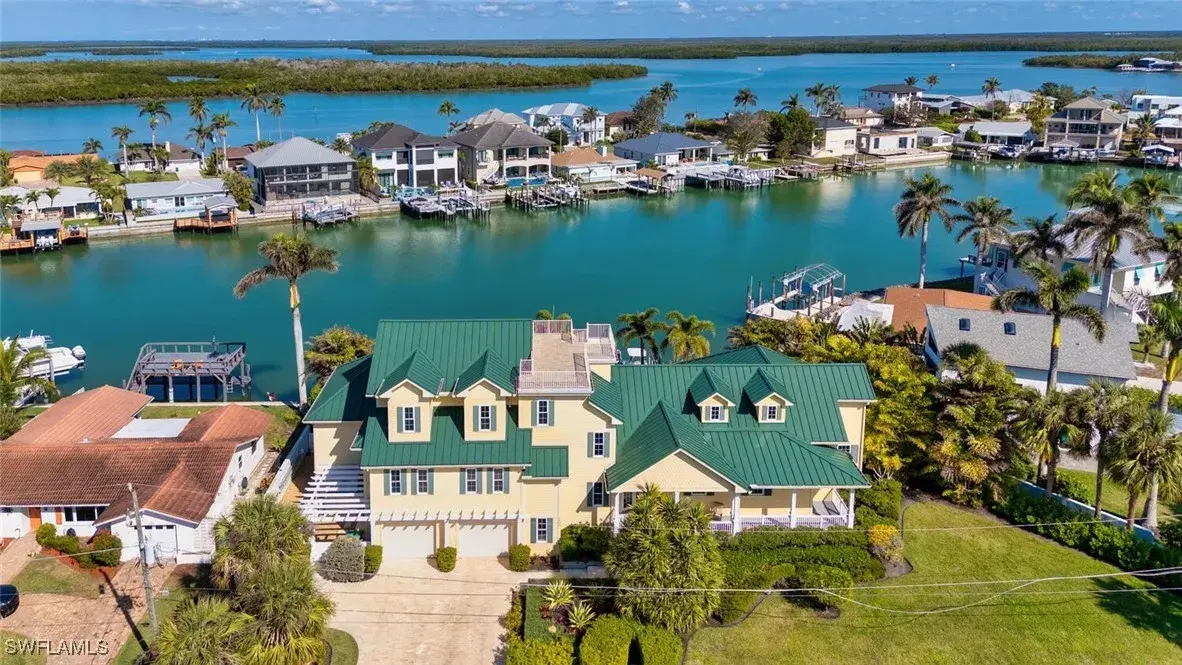 Picture of 200 Tahiti Cir, Naples, FL 34113
