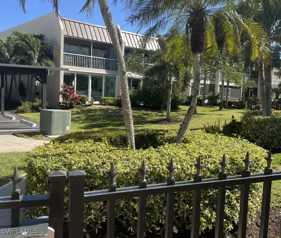 Picture of 800 River Point Dr 540, Naples, FL 34102