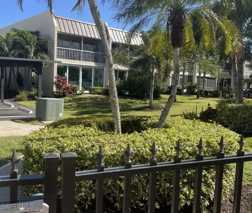 Picture of 800 River Point Dr 540, Naples FL 34102