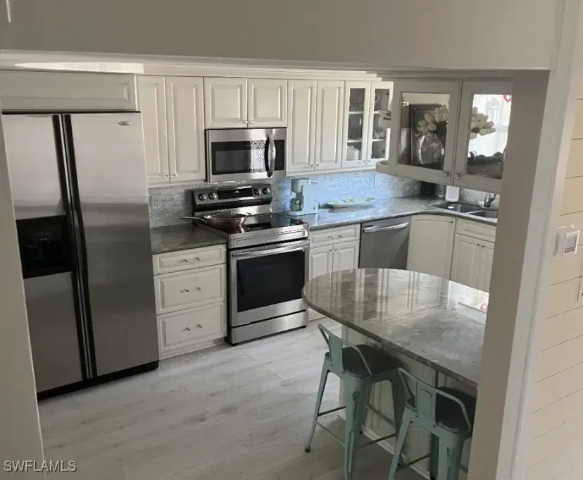 Picture of 800 River Point Dr 540, Naples FL 34102