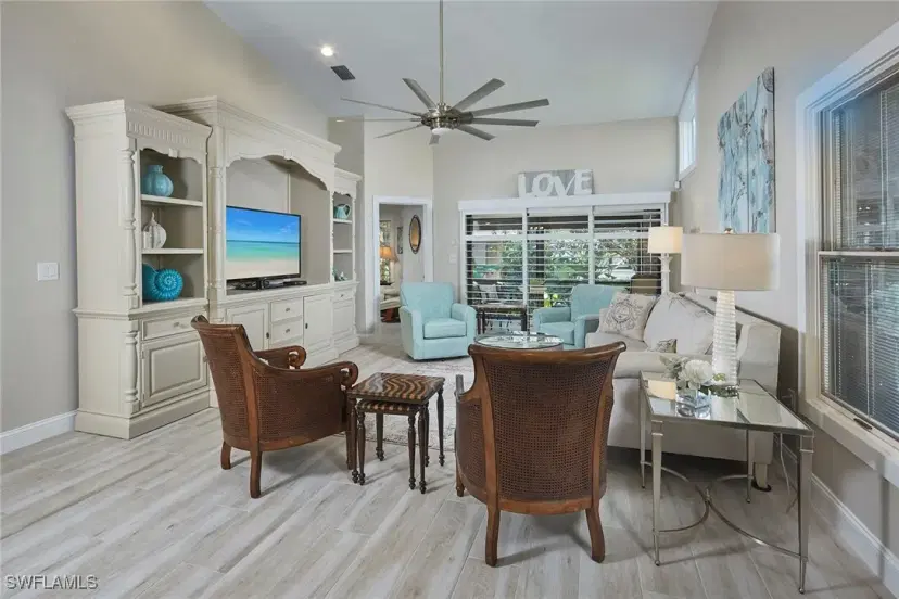Picture of 4062 Crayton Rd F5, Naples FL 34103