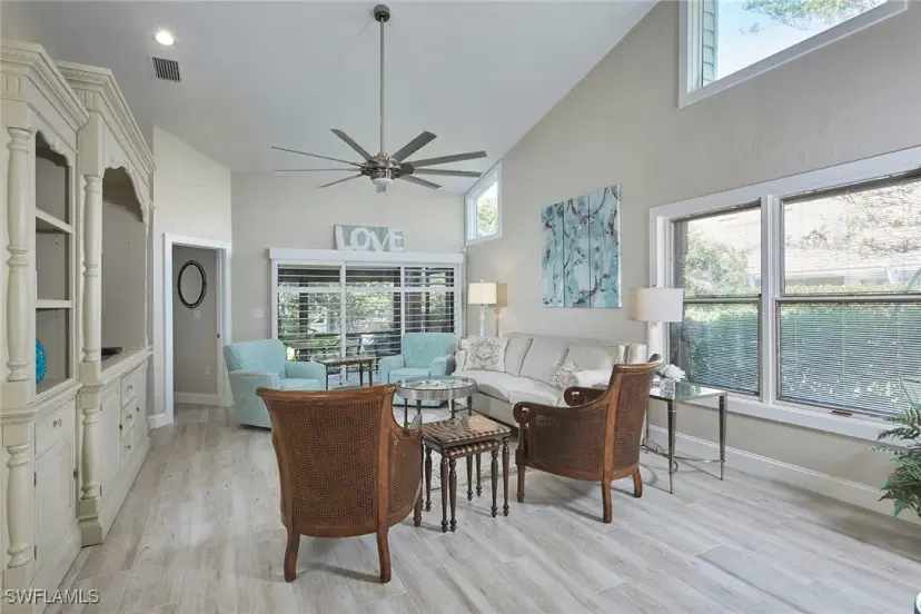 Picture of 4062 Crayton Rd F5, Naples FL 34103