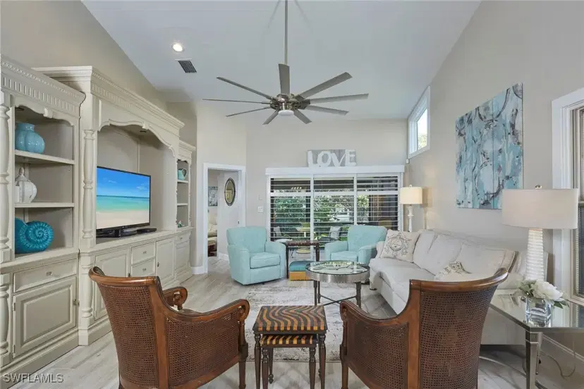 Picture of 4062 Crayton Rd F5, Naples FL 34103