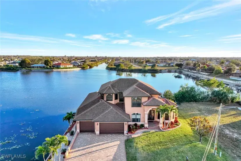Picture of 914 Diplomat Pkwy W, Cape Coral FL 33993