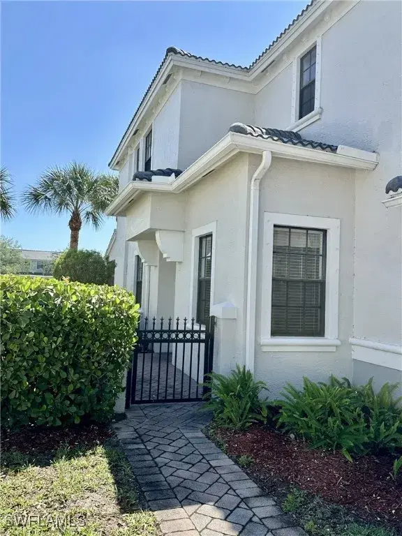 Picture of 15668 Summit Place Cir 384, Naples FL 34119