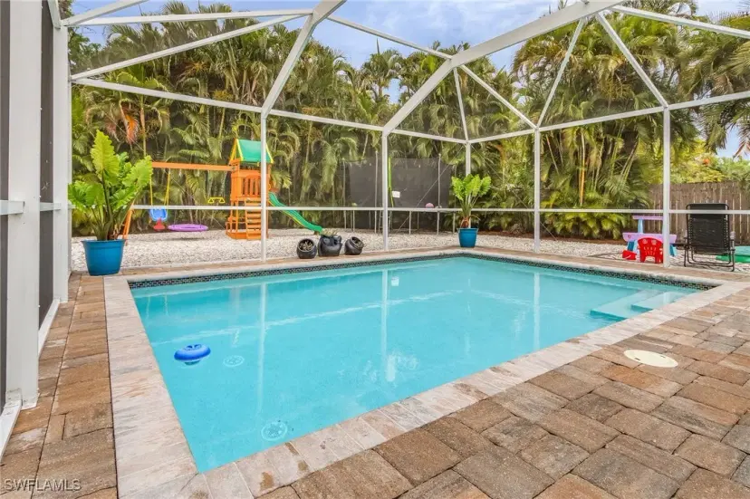 Picture of 831 Lake Mcgregor Dr, Fort Myers FL 33919