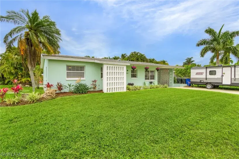 Picture of 831 Lake Mcgregor Dr, Fort Myers FL 33919