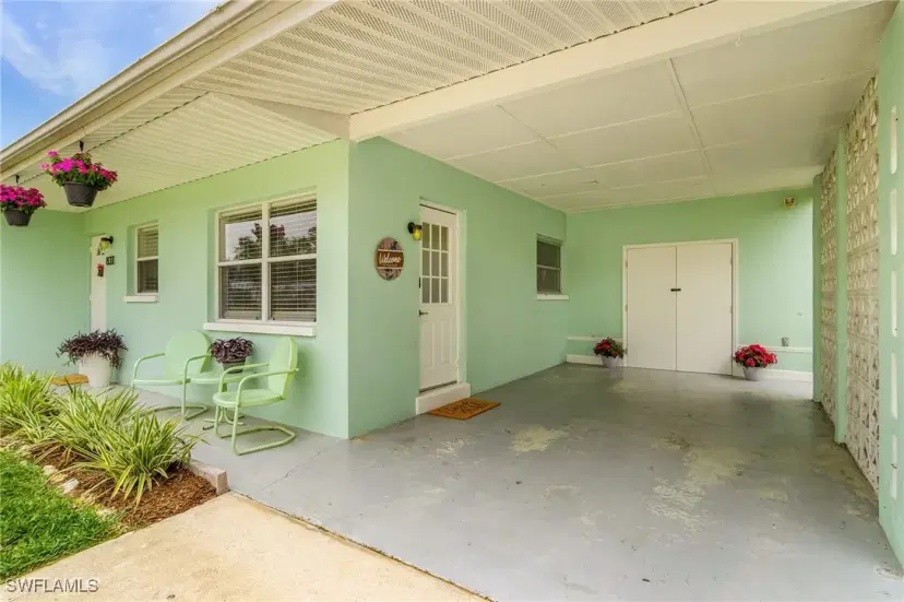 Picture of 831 Lake Mcgregor Dr, Fort Myers FL 33919