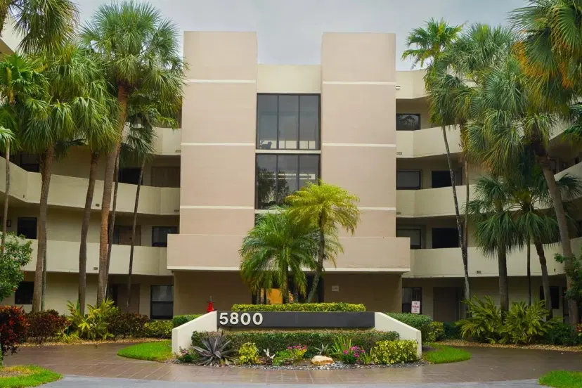 Picture of 5800 Camino Del Sol 105, Boca Raton FL 33433