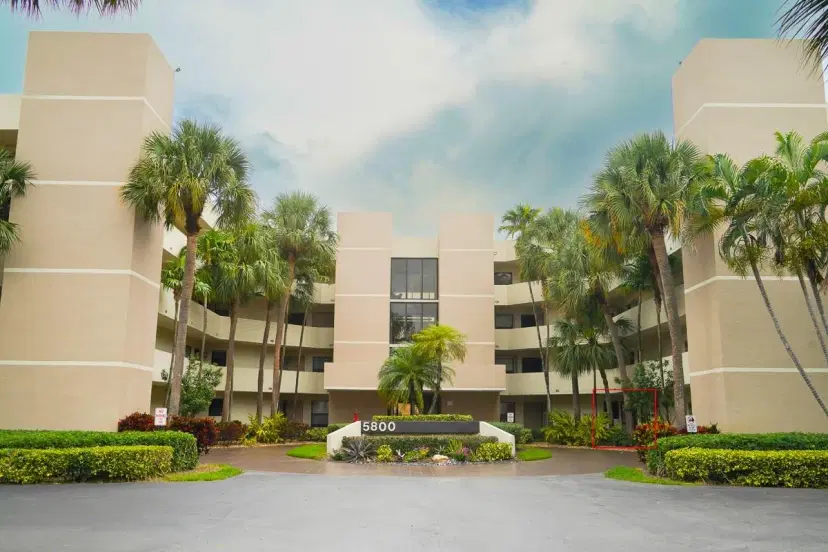Picture of 5800 Camino Del Sol 105, Boca Raton FL 33433