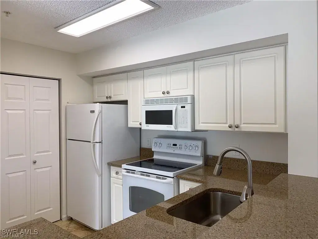 Picture of 1170 Wildwood Lakes Blvd 207, Naples, FL 34104