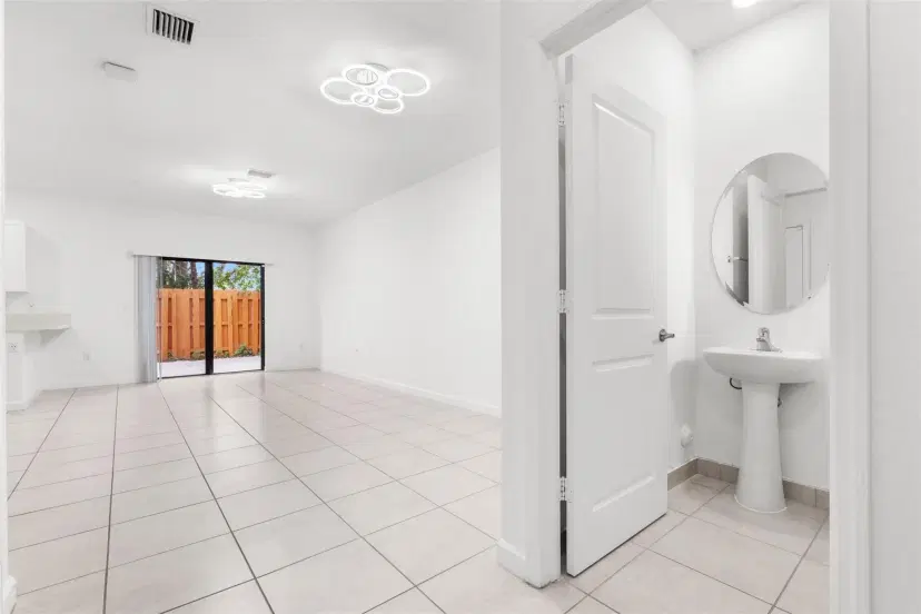 Picture of 20554 NE 2Nd Ct 20554, Miami FL 33179