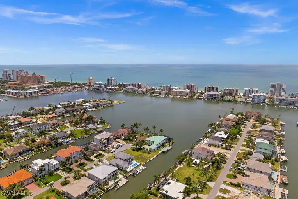 Picture of 371 Bayside Ave, Naples, FL 34108