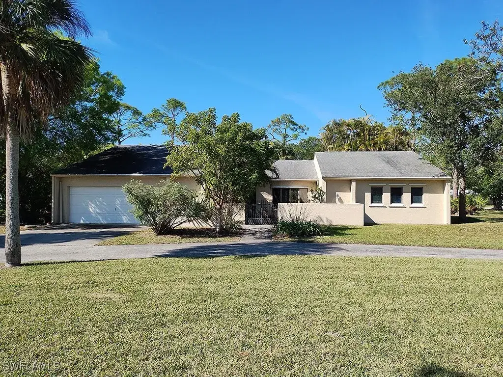 Picture of 7256 Lake Dr, Fort Myers, FL 33908