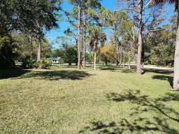 Picture of 7256 Lake Dr, Fort Myers, FL 33908