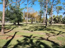 Picture of 7256 Lake Dr, Fort Myers, FL 33908