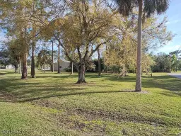 Picture of 7256 Lake Dr, Fort Myers, FL 33908