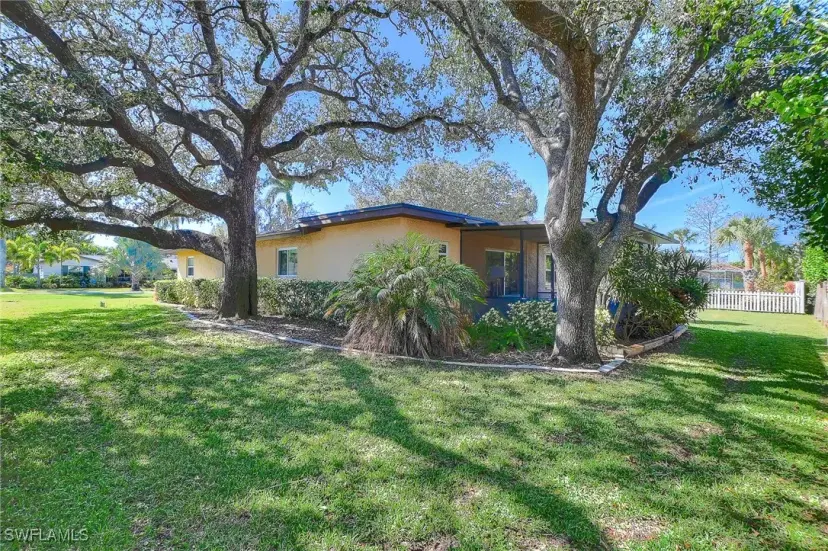 Picture of 1261 Biltmore Dr, Fort Myers FL 33901