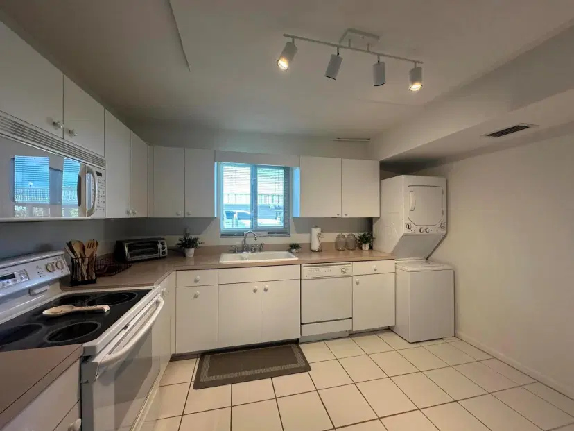 Picture of 301 Lake Shore Drive 102, Lake Park FL 33403