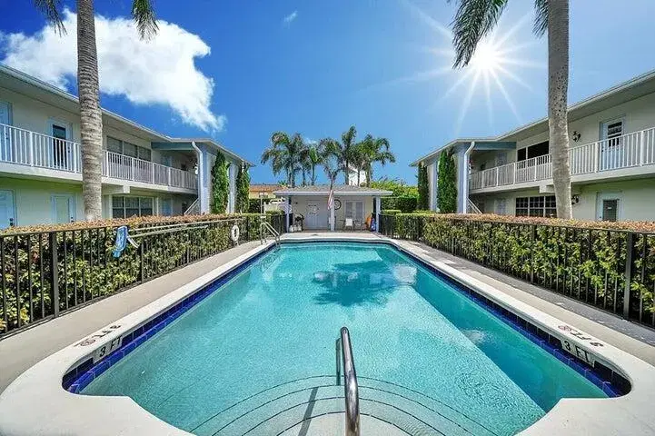 Picture of 2110 NE 42Nd Street # 1B, Lighthouse Point FL 33064