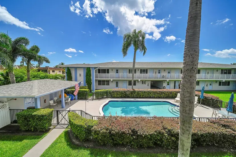 Picture of 2110 NE 42Nd Street # 1B, Lighthouse Point FL 33064