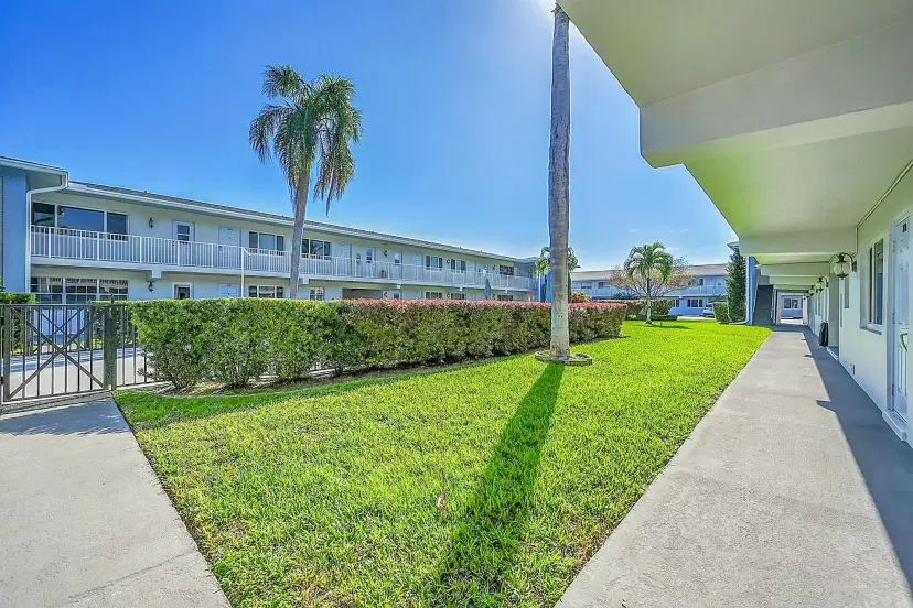 Picture of 2110 NE 42Nd Street # 1B, Lighthouse Point FL 33064