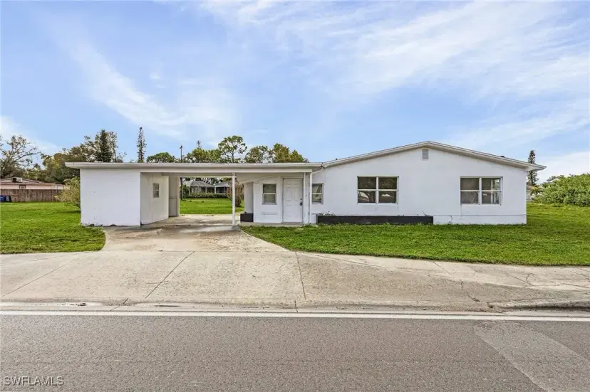 Picture of 900 Leeland Heights Blvd E, Lehigh Acres FL 33936