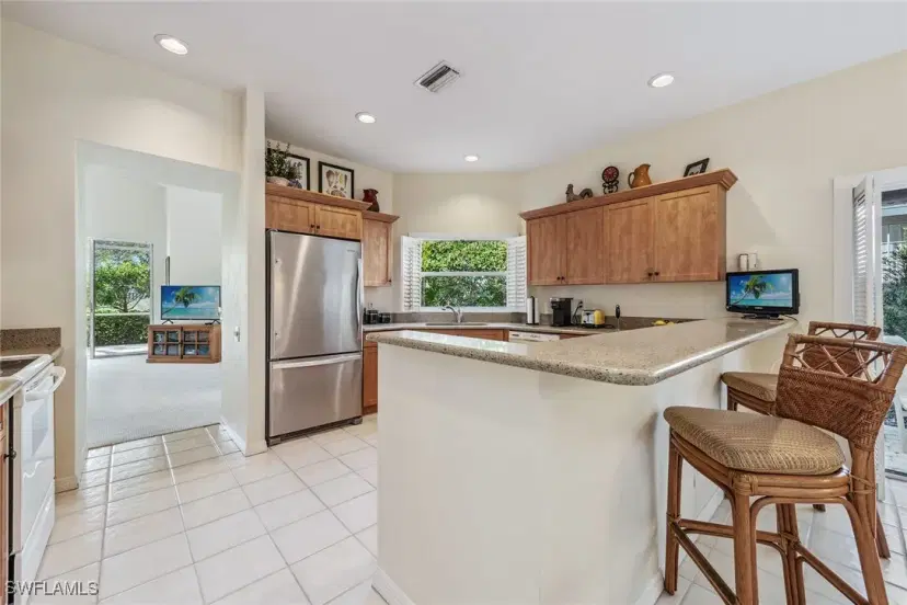 Picture of 5900 Fountain Dr, Naples FL 34119