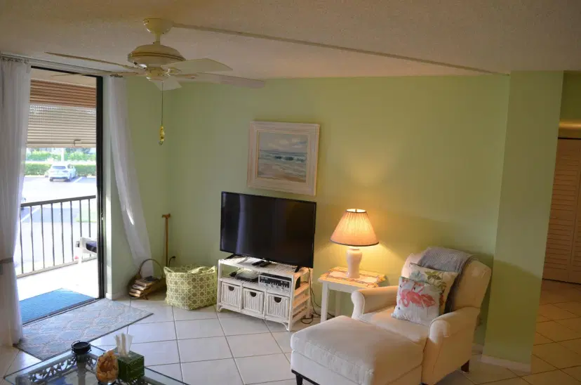 Picture of 5190 Las Verdes Circle 224, Delray Beach FL 33484