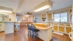 Picture of 121 Lakeside Cir, North Fort Myers, FL 33903