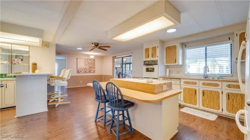 Picture of 121 Lakeside Cir, North Fort Myers FL 33903