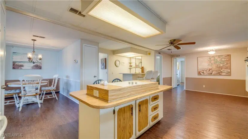 Picture of 121 Lakeside Cir, North Fort Myers FL 33903