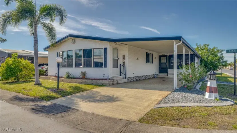 Picture of 121 Lakeside Cir, North Fort Myers FL 33903