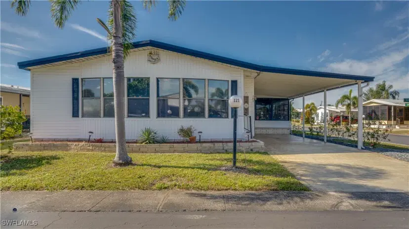 Picture of 121 Lakeside Cir, North Fort Myers FL 33903