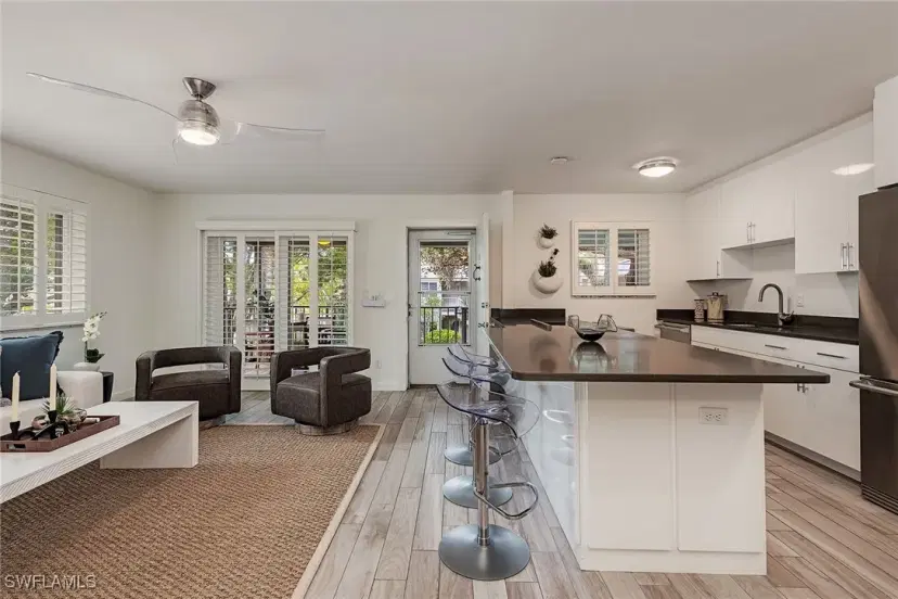 Picture of 545 Broad Ave S 545, Naples FL 34102