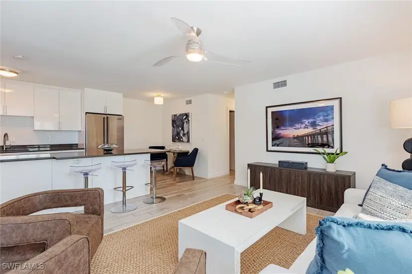 Picture of 545 Broad Ave S 545, Naples FL 34102