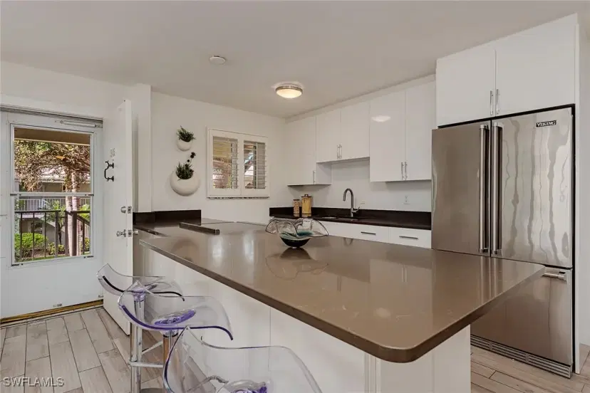 Picture of 545 Broad Ave S 545, Naples FL 34102